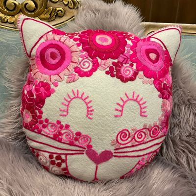 Gato con bordado artesanal SW-0224-318