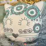 Gato con bordado artesanal SW-0326-391