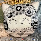 Gato con bordado artesanal SW-0326-415