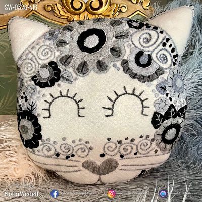 Gato con bordado artesanal SW-0326-416