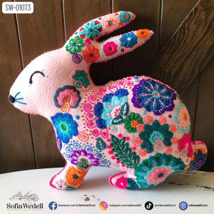 Conejo rosa con Bordado Artesanal, Edición Pascua (SW-01073)