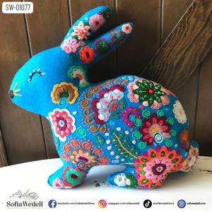Conejo turquesa con Bordado Artesanal, Edición Pascua (SW-01077)