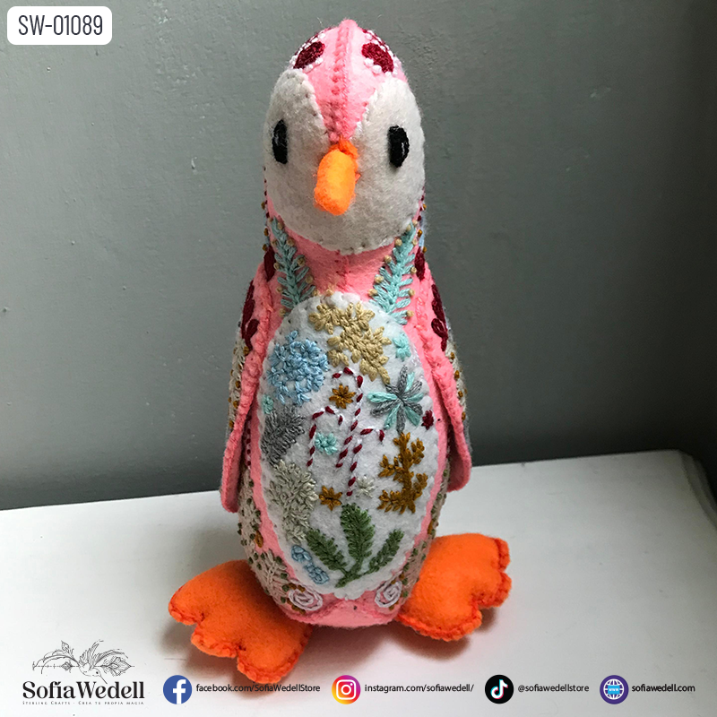 Pingüino rosa con Bordado Artesanal (SW-01089) - Image 2