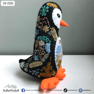 Pingüino negro con Bordado Artesanal (SW-01091)